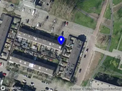 Ambulance met grote spoed naar de Fleur in Hoogvliet Rotterdam