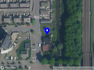 Ambulance met gepaste spoed naar de Lakenhalstraat in Amsterdam