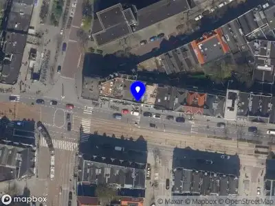 Ambulance met grote spoed naar de Schiedamseweg in Rotterdam