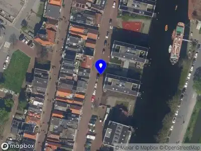 Ambulance met grote spoed naar de Havenstraat in Vlaardingen