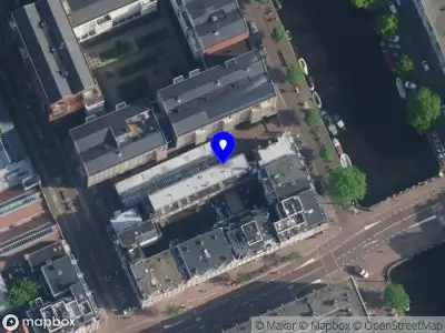 Ambulance met gepaste spoed naar de Hannie Dankbaarpassage in Amsterdam