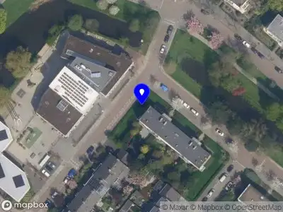 Ambulance met grote spoed naar de Molenlaan in Rotterdam