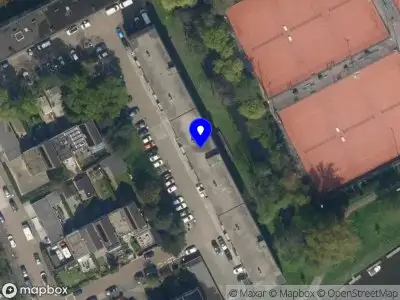 Ambulance met grote spoed naar de Van Scorelstraat in Maassluis