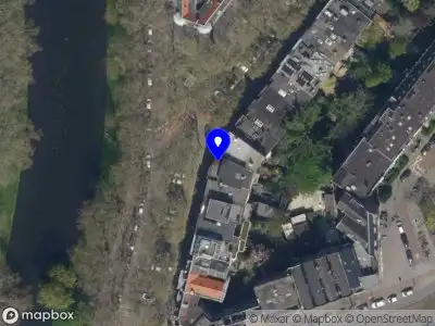 Ambulance met grote spoed naar de Heemraadssingel in Rotterdam