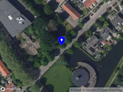 Ambulance met grote spoed naar de Esdoornlaan in Alblasserdam