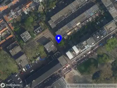 Ambulance met grote spoed naar de Schuttersveld in Delft