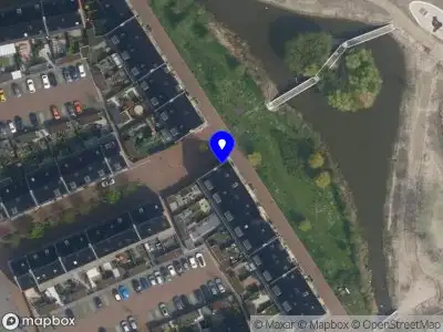 Ambulance met grote spoed naar de Van Tijenstraat in Delft
