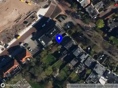 Brandweer met grote spoed naar de Stationsstraat in Sneek vanwege gebouwbrand