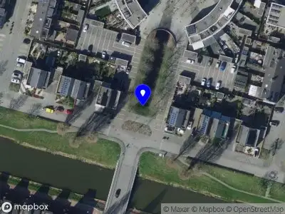 Ambulance met grote spoed naar de Van Eedenstraat in Oud-Beijerland