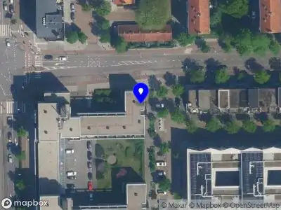 Ambulance met grote spoed naar de Jan Puntstraat in Amsterdam