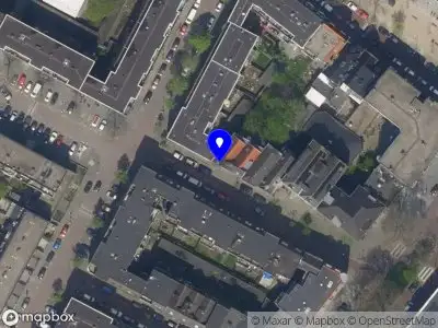 Ambulance met grote spoed naar de Zwederstraat in Rotterdam