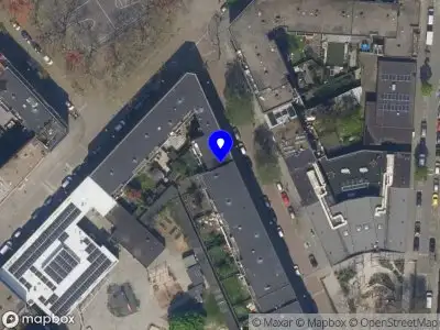 Ambulance met grote spoed naar de Albregt-Engelmanstraat in Rotterdam