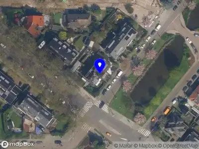 Ambulance met gepaste spoed naar de Burgemeester F.H. van Kempensingel in Rotterdam