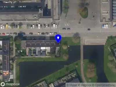 Ambulance met grote spoed naar de Kerstendijk in Rotterdam