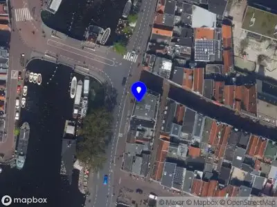 Ambulance met gepaste spoed naar de Prinsessekade in Leiden