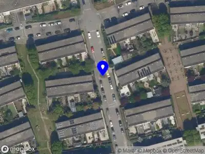 Ambulance met grote spoed naar de Geertrui Henningstraat in Rotterdam