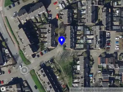 Brandweer met gepaste spoed naar de Abeel in Hellevoetsluis vanwege stormschade
