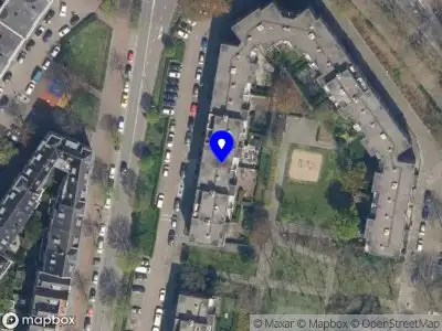 Ambulance met grote spoed naar de Nieuwe Boezemstraat in Rotterdam