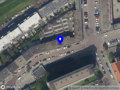 Ambulance met grote spoed naar de Katendrechtse Lagedijk in Rotterdam