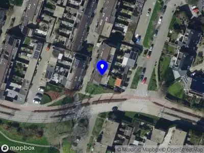 Ambulance met grote spoed naar de Ravenswey in Oud-Beijerland