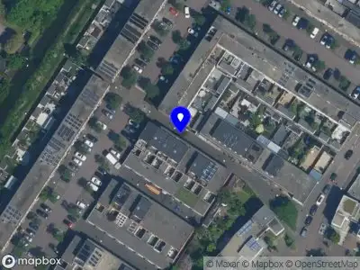 Ambulance met gepaste spoed naar de Tjeukemeerhof in Amsterdam