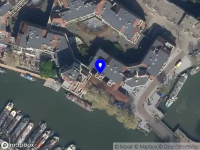 Ambulance met grote spoed naar de Spaansepoort in Rotterdam