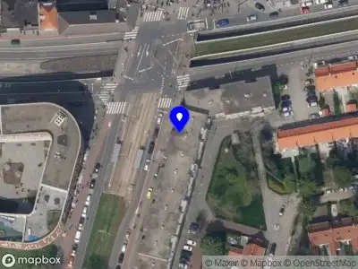 Ambulance met grote spoed naar de Groene Hilledijk in Rotterdam