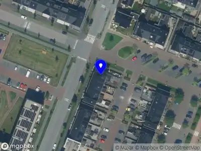 Ambulance met grote spoed naar de Kimsterweg in Volendam