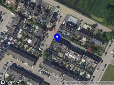 Ambulance met grote spoed naar de Zilverschoonpad in Alblasserdam