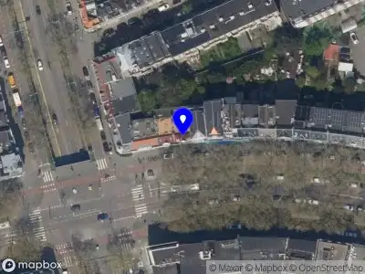 Ambulance met grote spoed naar de Mathenesserlaan in Rotterdam