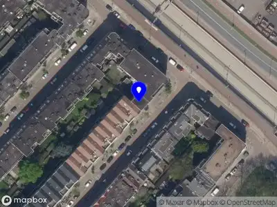 Ambulance met gepaste spoed naar de Pompstraat in Rotterdam