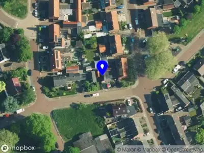 Brandweer met grote spoed naar de Johanna van Burenstraat in Hellendoorn vanwege voertuigbrand