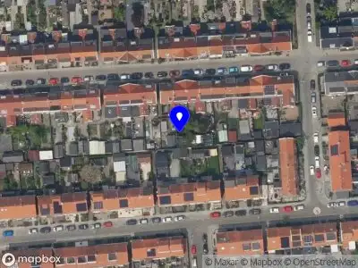 Brandweer met gepaste spoed naar de Van Zyll de Jongstraat in Pernis Rotterdam vanwege stankoverlast