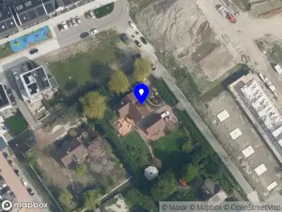 Ambulance met grote spoed naar de Kerstanjeburch in Rijswijk