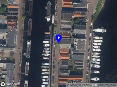 Ambulance met grote spoed naar de Voorhaven in Rotterdam