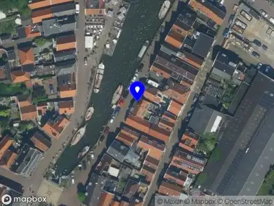 112 melding Brandweer met gepaste spoed naar de Gooische Kaai in Monnickendam vanwege waarnemen gaslucht