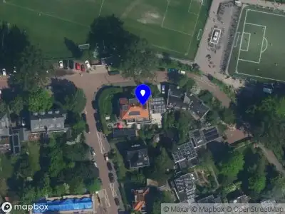 Ambulance met grote spoed naar de Van Oldenbarneveltlaan in Haarlem