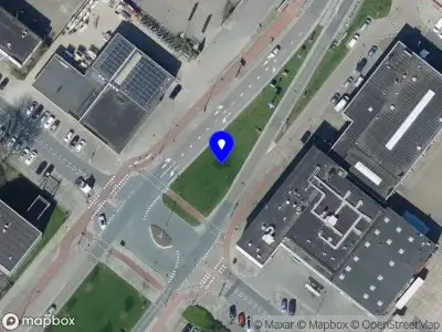 Brandweer met grote spoed naar de Hoefsmidstraat in Hoogvliet Rotterdam vanwege gebouwbrand