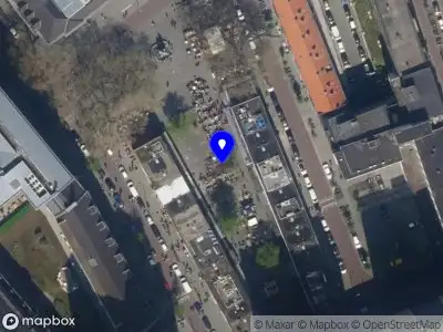 Ambulance met grote spoed naar de Nieuwemarkt in Rotterdam