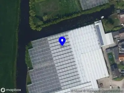 Ambulance met grote spoed naar de Groenewoudskade in Roelofarendsveen