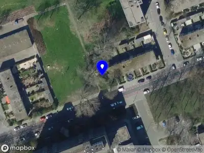 Ambulance met grote spoed naar de Tijmweg in Hoogvliet Rotterdam