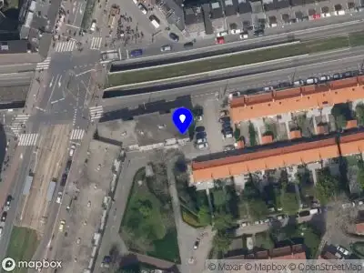 Ambulance met grote spoed naar de Weipoort in Rotterdam