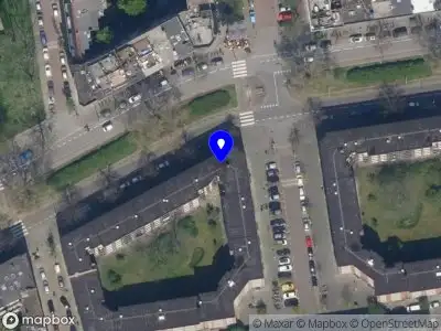 Ambulance met grote spoed naar de Bergselaan in Rotterdam