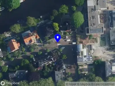 112 melding Ambulance met grote spoed naar de Albert Hahnplantsoen in Amsterdam