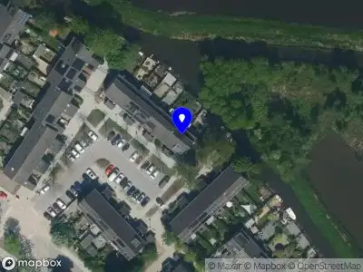 Ambulance met gepaste spoed naar de Soerense Beek in Zaandam