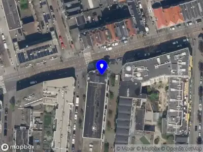 Ambulance met gepaste spoed naar de West-Kruiskade in Rotterdam