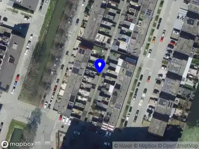 Ambulance met gepaste spoed naar de Heersdijk in Hoogvliet Rotterdam