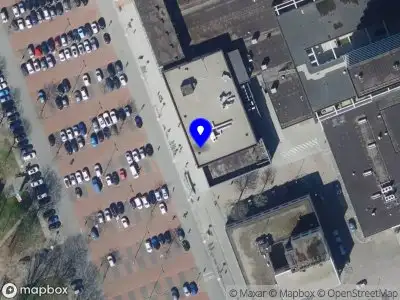 Ambulance met gepaste spoed naar de Middenbaan-Noord in Hoogvliet Rotterdam