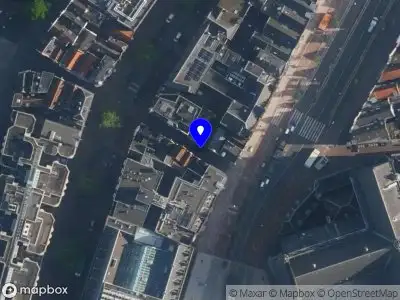 Ambulance met gepaste spoed naar de Molsteeg in Amsterdam