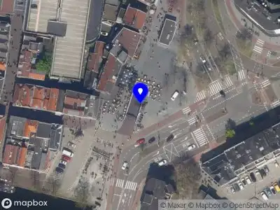 Ambulance met grote spoed naar de Koemarkt in Schiedam